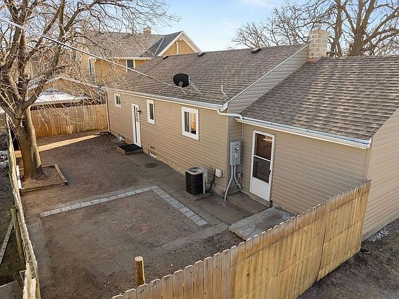 2nd image of 910 B St