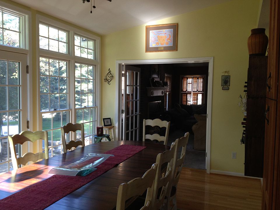 2nd image of 11 Fieldstone Ln