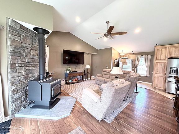 5th image of 10218 Farrand Rd