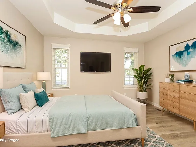 1002 Esquire Ct — Photo 12