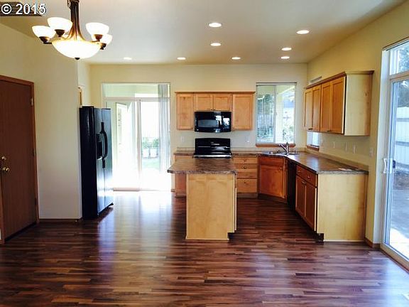 3rd image of 9310 NE 28th Cir