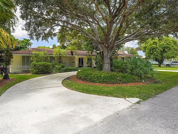 4th image of 13900 SW 72nd Ct