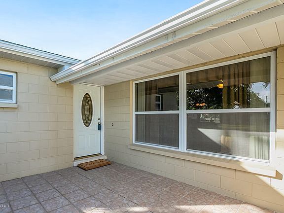 4th image of 160 Becora Ave