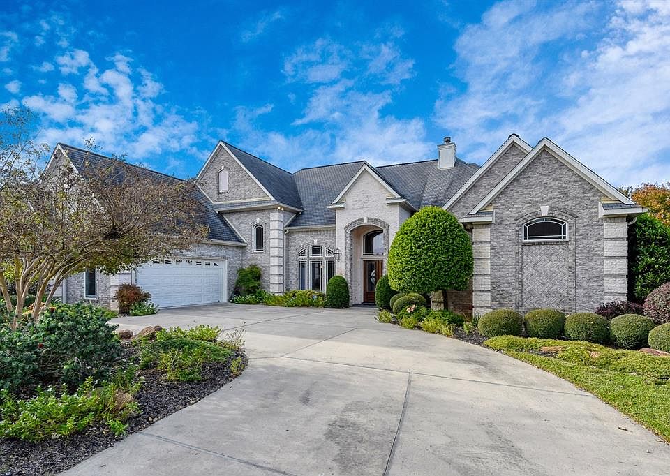 1st image of 19 Lake Estates Ct