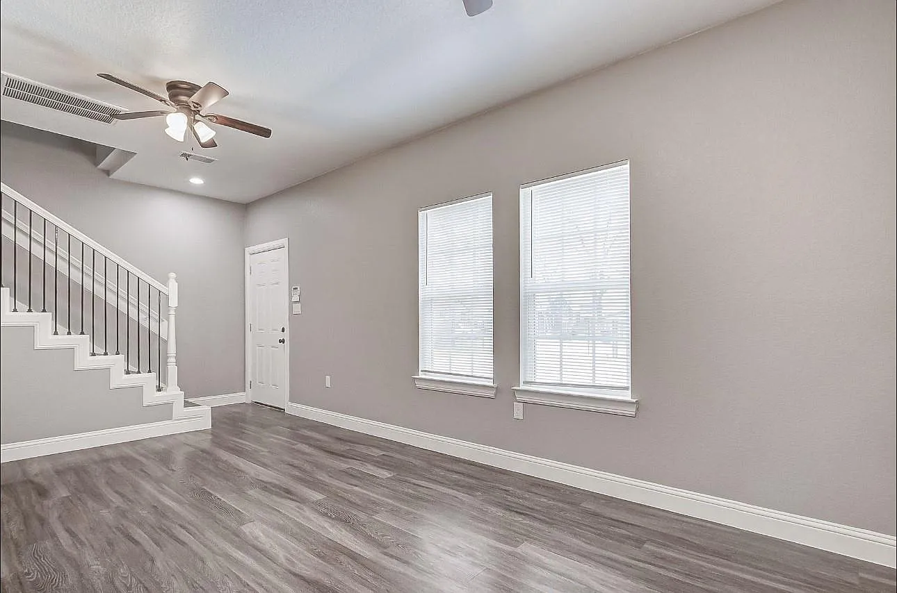 3 bed, 2816 sqft, $1,850 — Photo 2