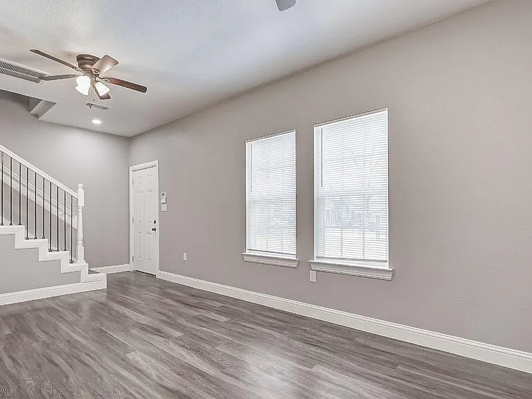 2402 Spence St #A — Photo 4