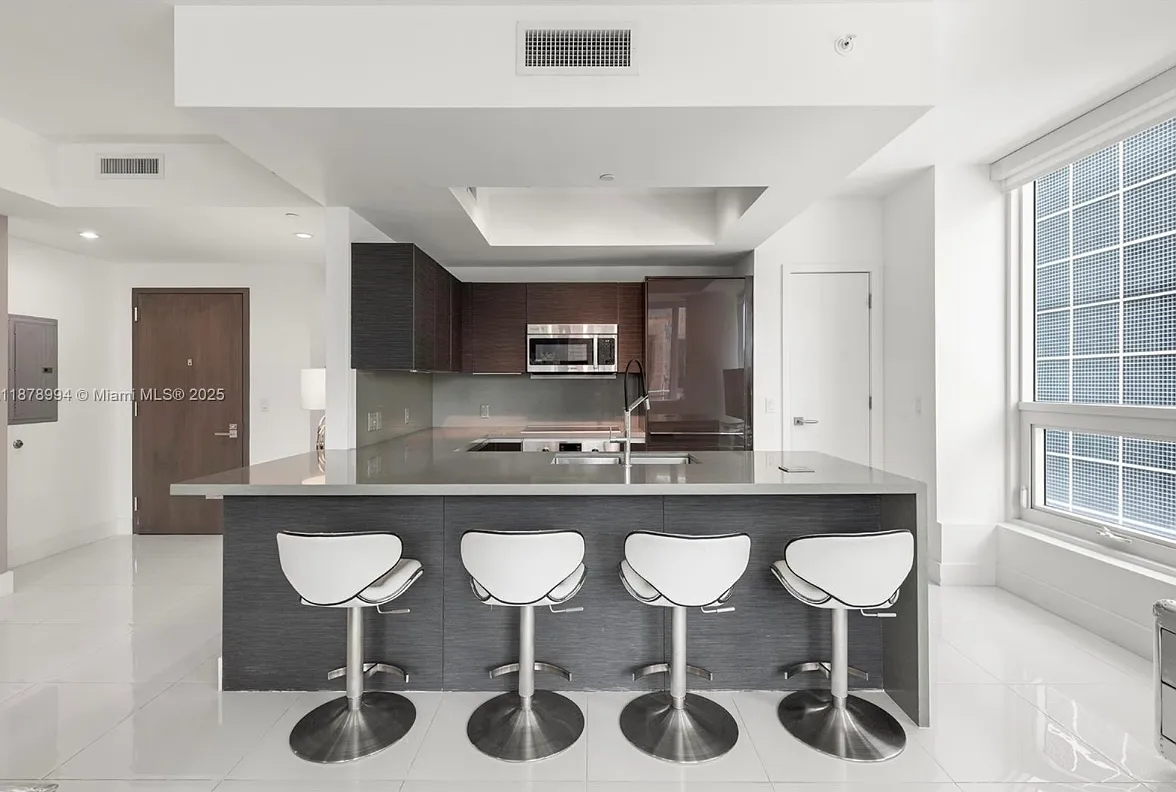 2 bed, 1134 sqft, $6,200 — Photo 4