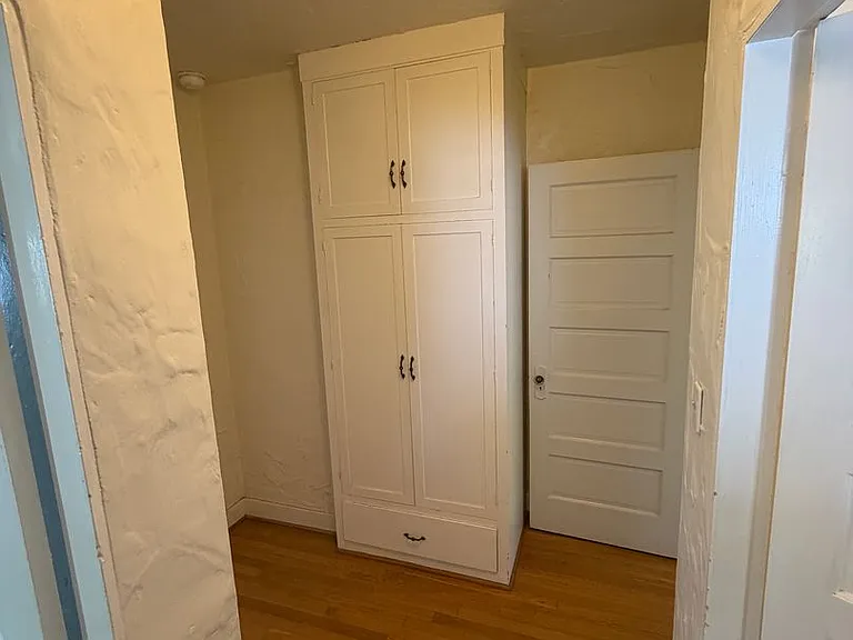 635 E Victoria St — Photo 19