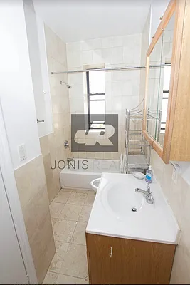 Rented by Jonis Realty | media 24