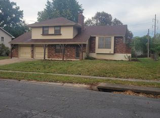 109 SW Sunset Dr, Lees Summit, MO 64081