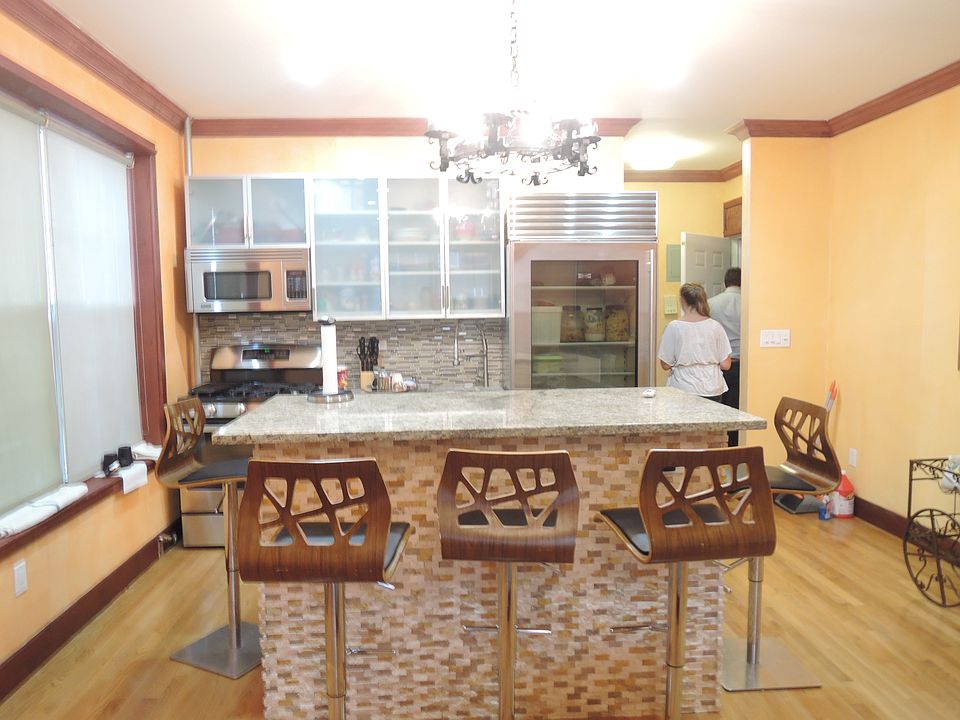 1st image of 2041 28th St