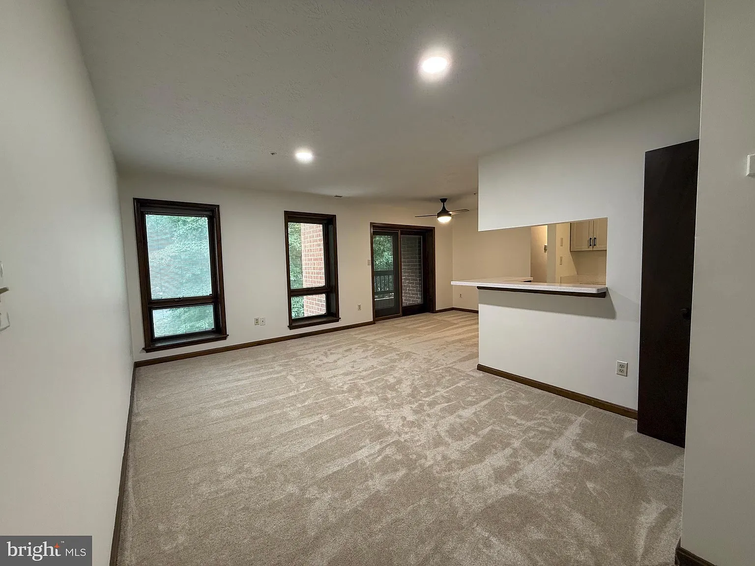 2 bed, 1.5 bath, 936 sqft, $1,800 — Photo 3