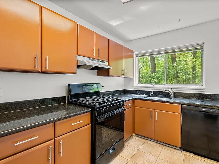 10643 Weymouth St #103 — Photo 9