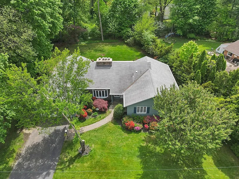 11 W Ridge Dr — Photo 51