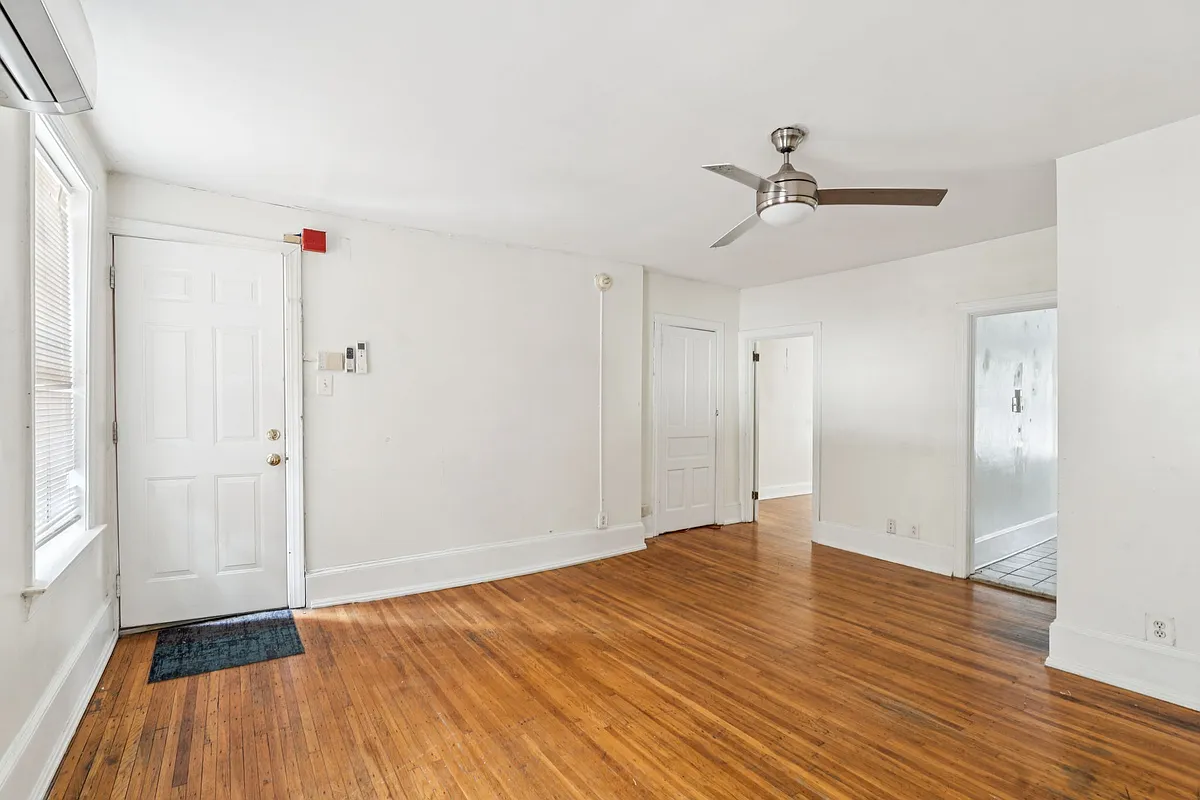 Building Photo - 4133 Ridge Ave #3