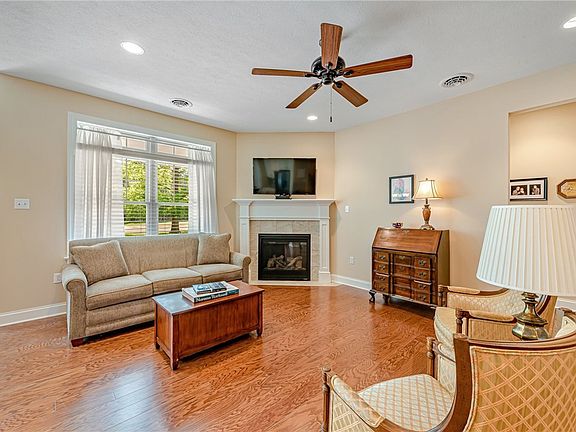 5th image of 889 Hearthstone Cir