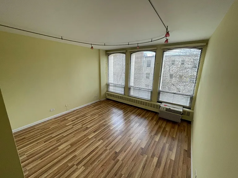 1450 E 55th Pl #318S — Photo 6