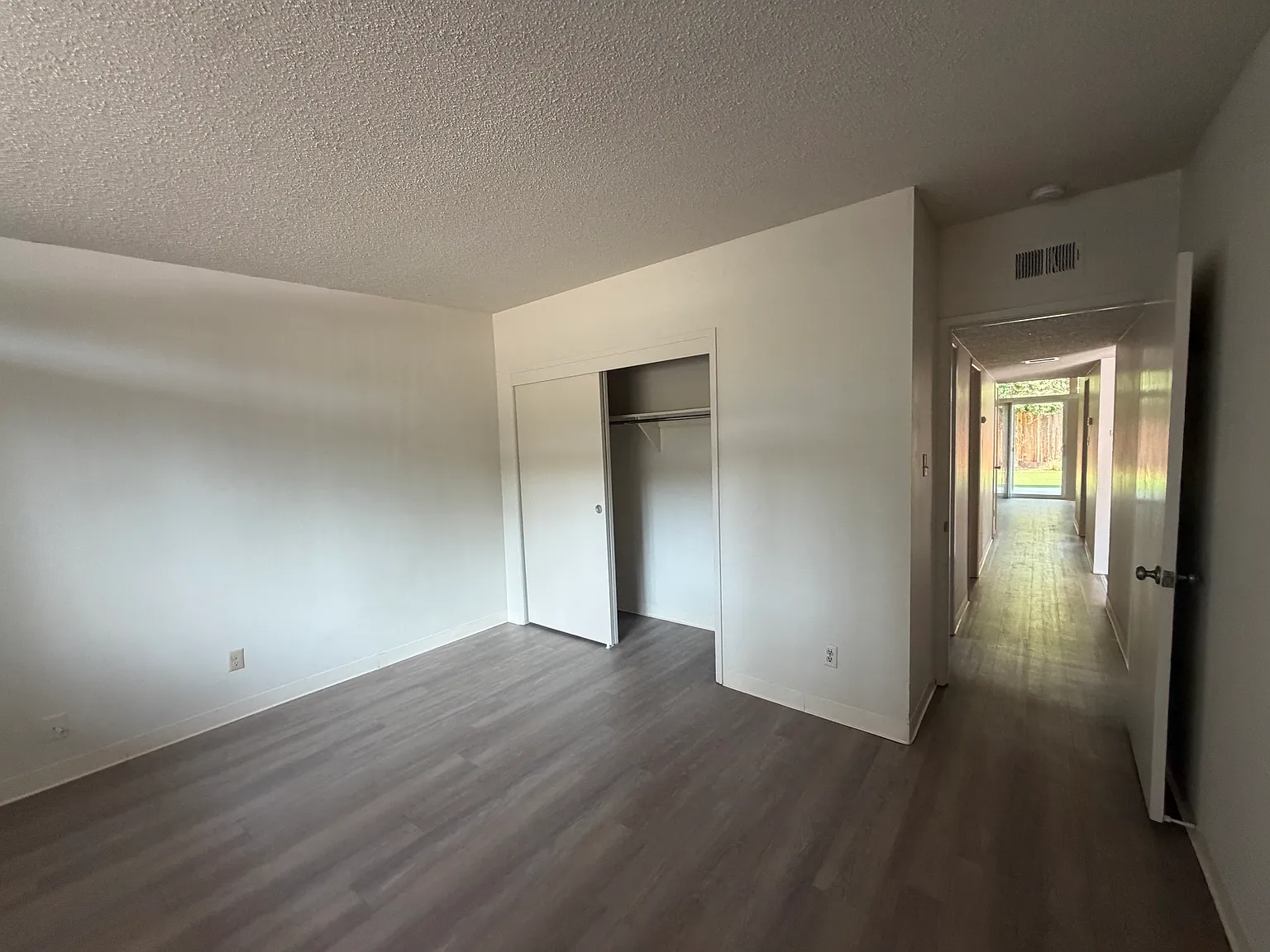 2 bed, 2230 sqft, $2,400 — Photo 4