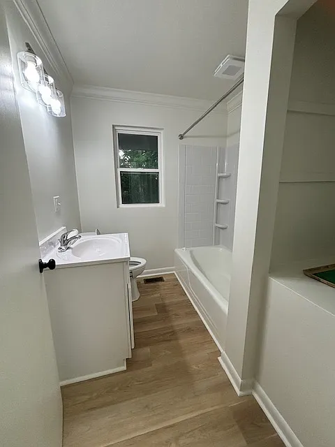 2 bed, 900 sqft, $900 — Photo 2