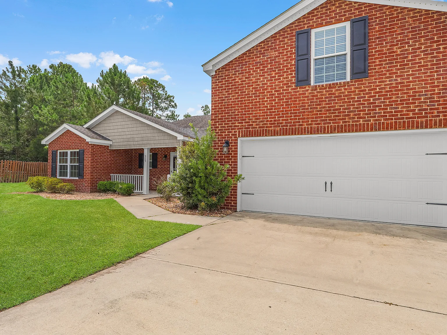 4 bed, 2059 sqft, $2,300 — Photo 4