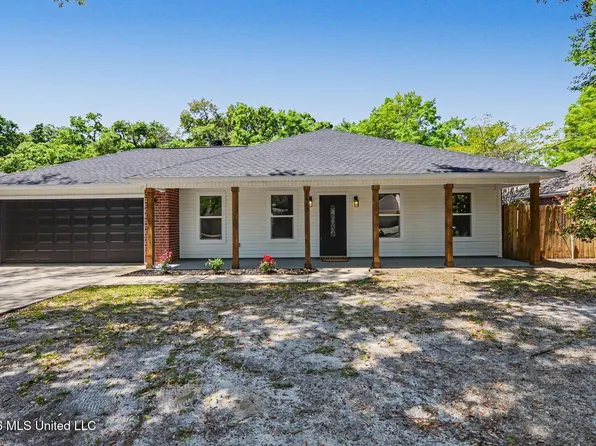 1513 S 8th St, Ocean Springs, MS 39564