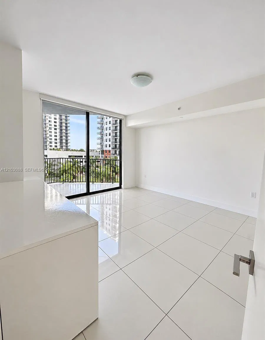5252 Paseo Condo — Photo 1