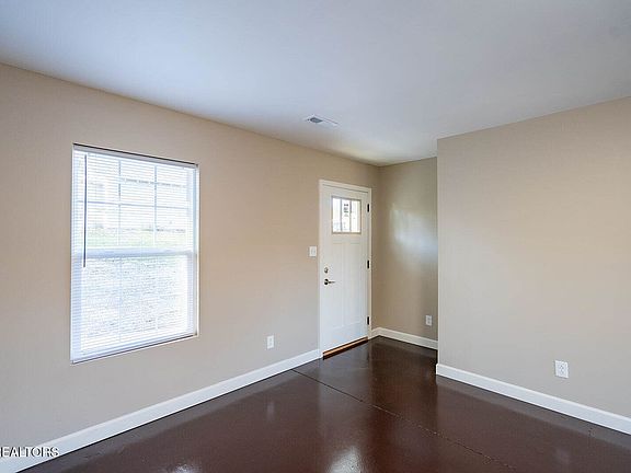 4th image of 106 E Maire Ave