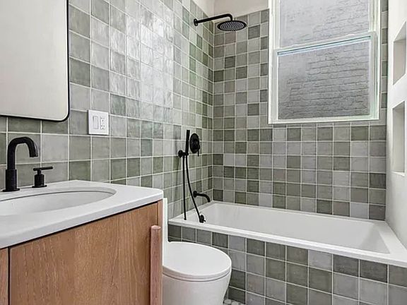 5th image of 433 Fenimore St #T