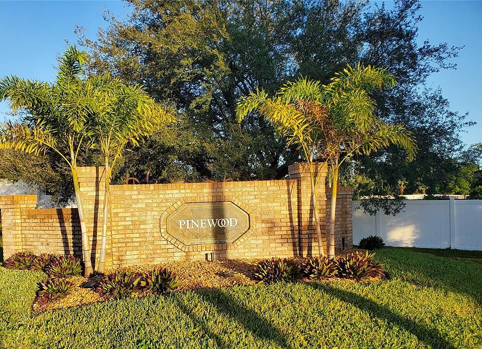 2nd image of 1027 W Seagate Dr
