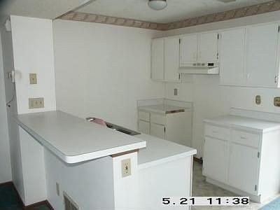 4th image of 4932 Stoneybrook Blvd