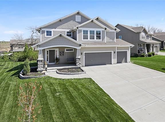 2nd image of 5201 Meadow View Dr