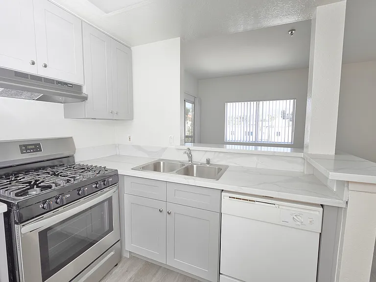 1210 North Cherokee Ave. — Photo 33