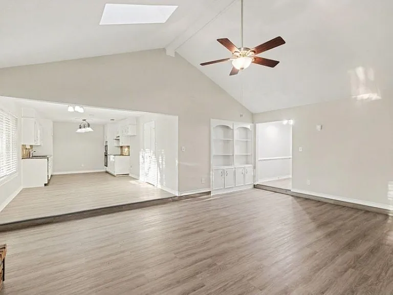 4900 Ridgeline Dr — Photo 8