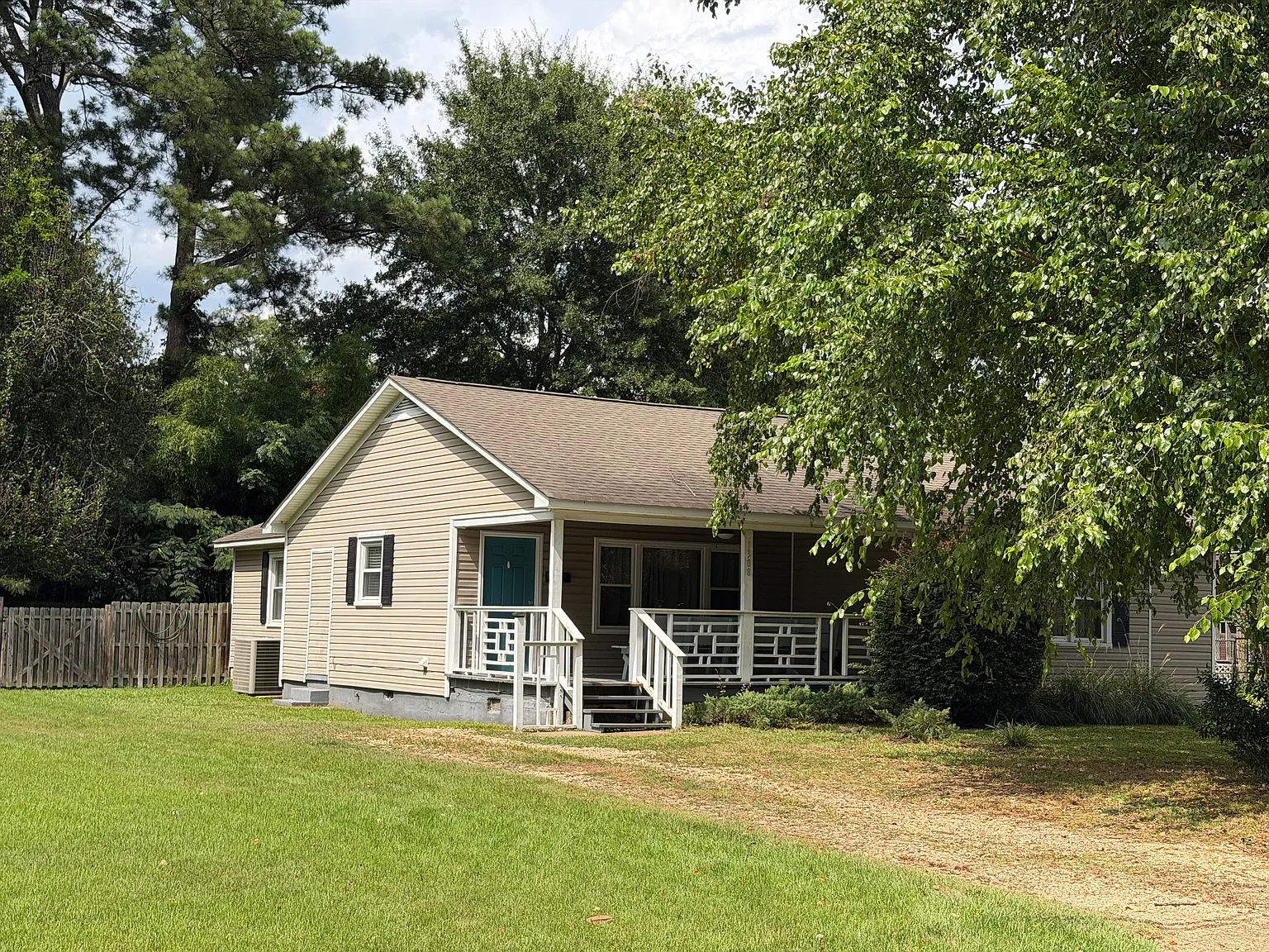 3 bed, 1974 sqft, $1,900 — Photo 1
