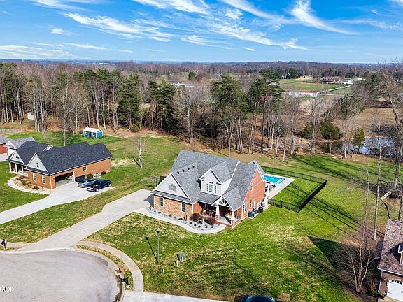 3rd image of 183 Blakenrod Blvd