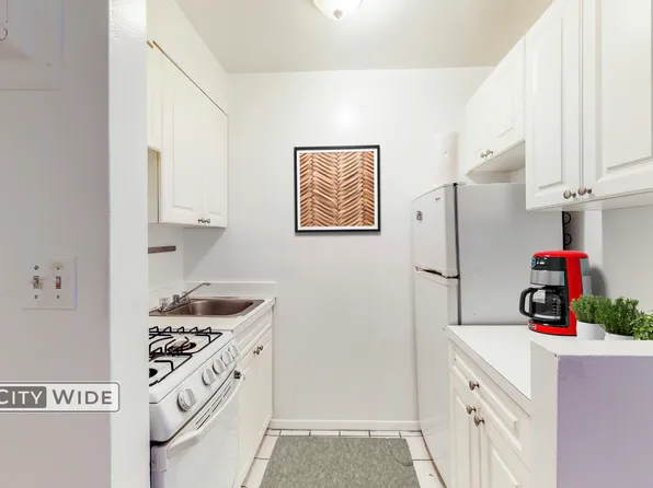 947 1st Avenue image 2 of 6