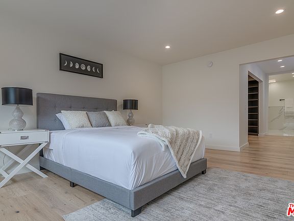 4th image of 14804 Magnolia Blvd Unit 4