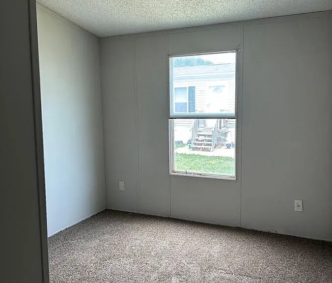 623 Mills Dr — Photo 7