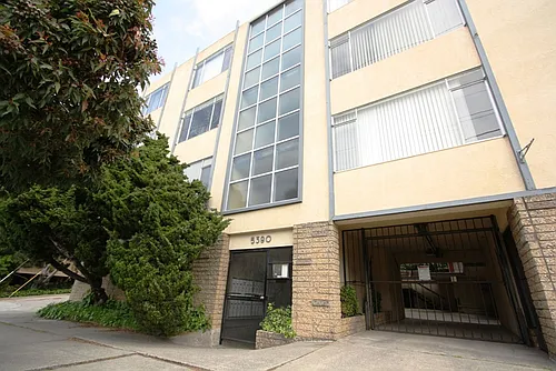 5390 Broadway Photo 1