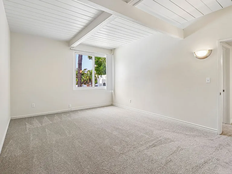 Loma Palisades — Photo 19