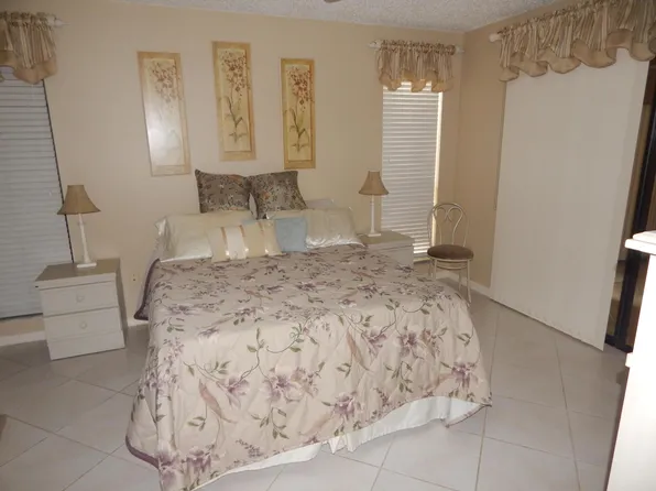 6239 Lakemont Circle, Greenacres, FL 33463