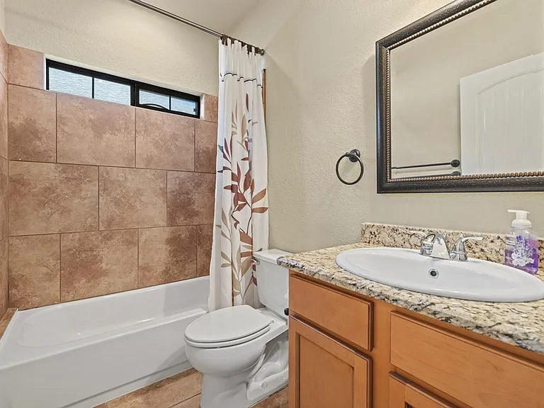713 Englemann Oak Dr — Photo 14