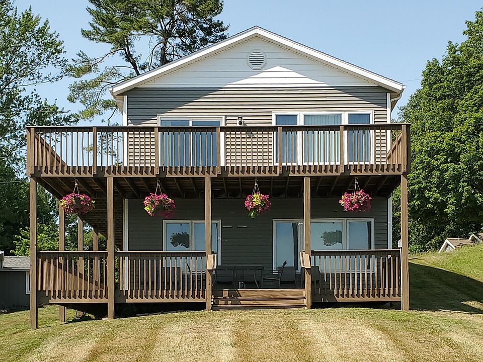 1st image of 3718 Peterson Dr