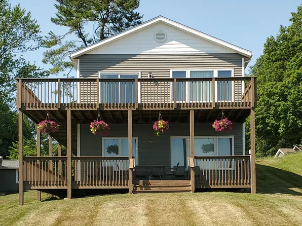 3718 Peterson Dr, Gobles, MI 49055