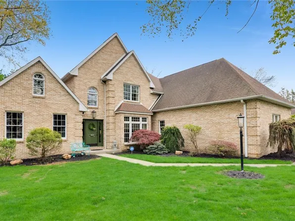 1860 Rosewood Dr, Bethlehem, PA 18017