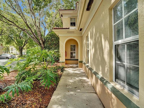 4th image of 2498 Centergate Drive #101