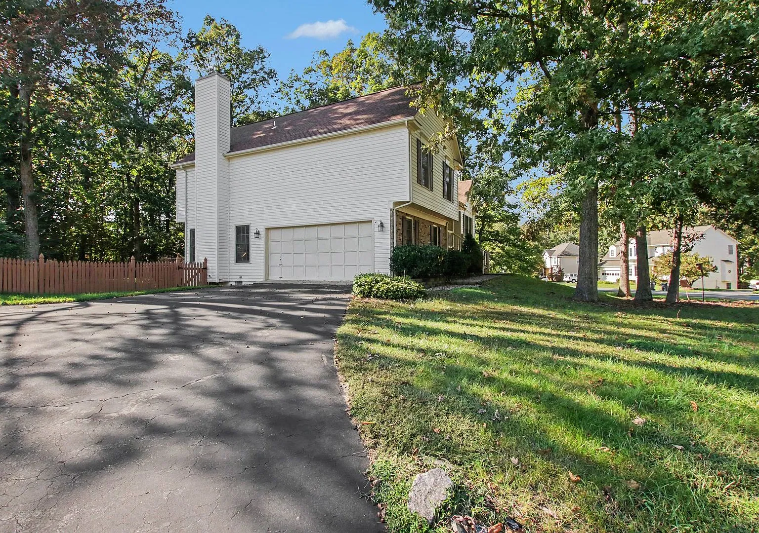 Welcome home! Sought after Troon Section of Lee's Hill! — Photo 2