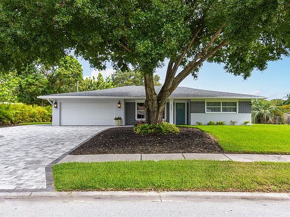 3rd image of 2627 Siesta Dr