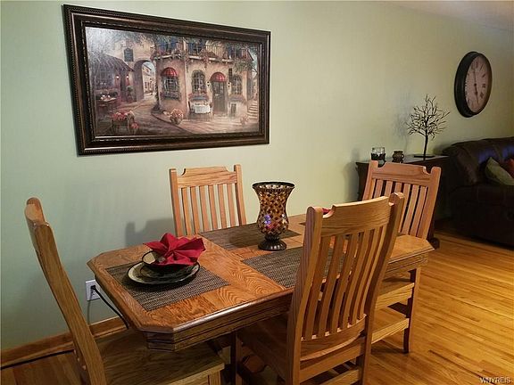 4th image of 128 Forbes Ter