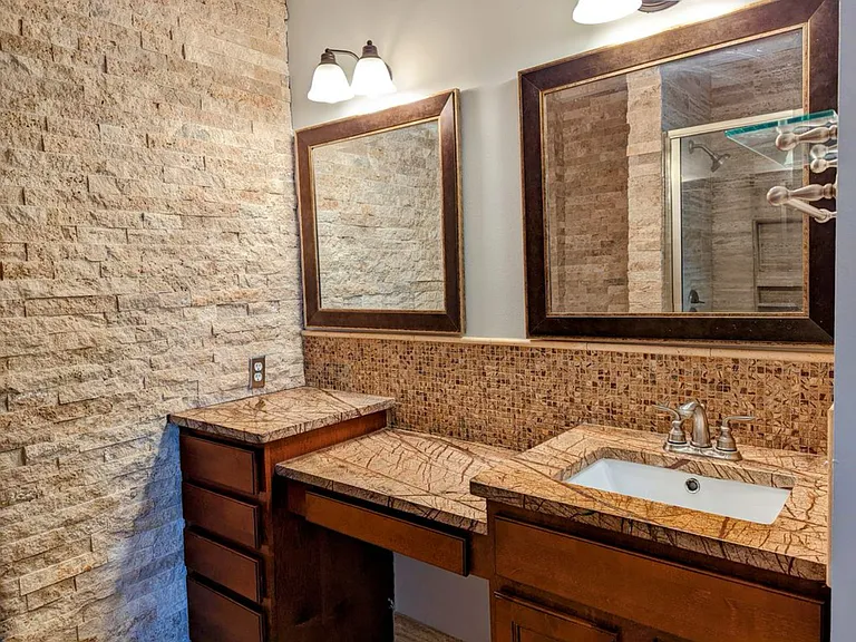 8778 Hawthorne Dr — Photo 9